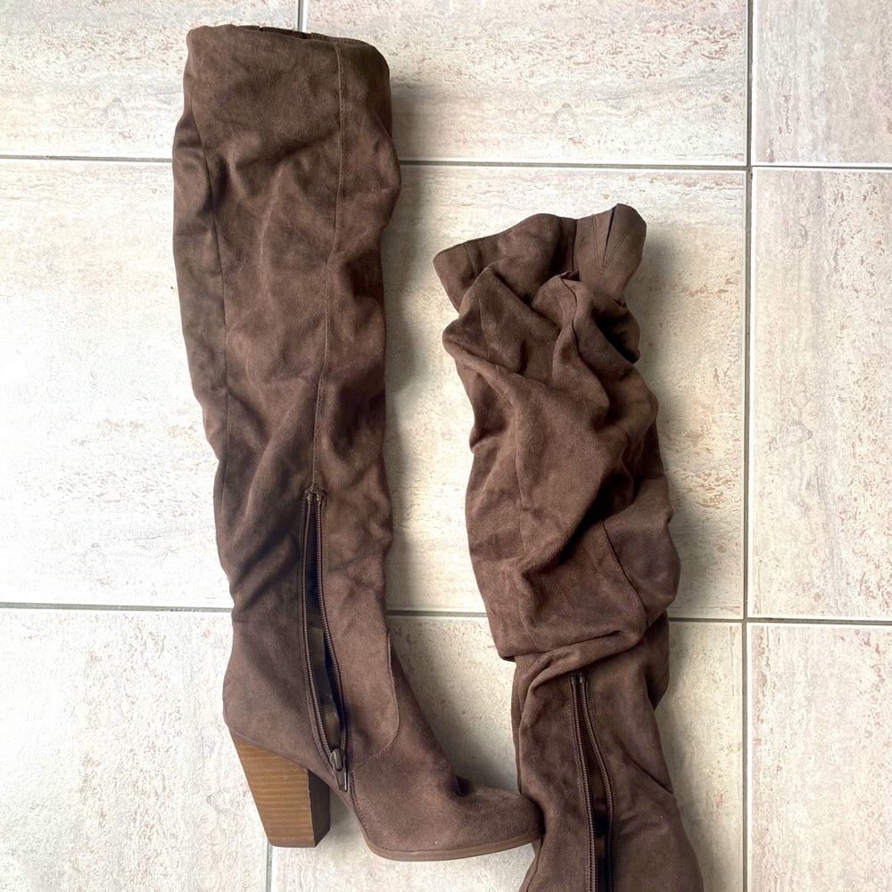 Knee-high Boots Worn Lightly
